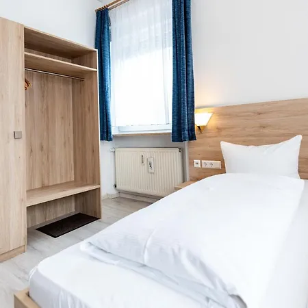 Am Roemerplatz Bed & Breakfast 3*