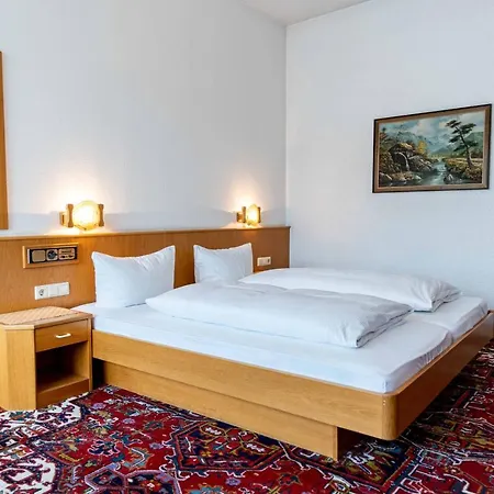 Am Roemerplatz Bed & Breakfast 3*