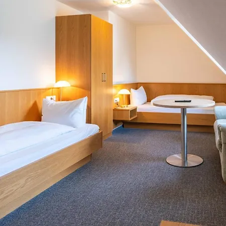Am Roemerplatz Bed & Breakfast 3*