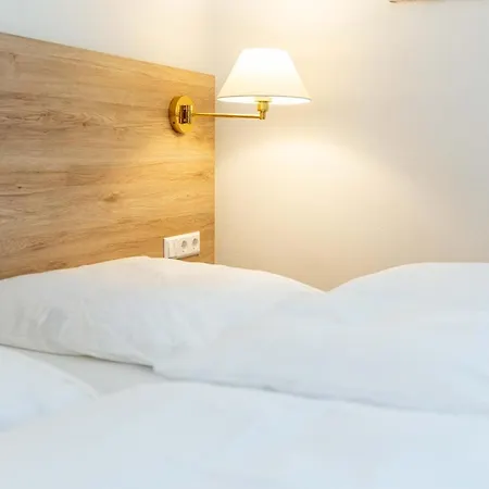 Bed & Breakfast Am Roemerplatz 3*
