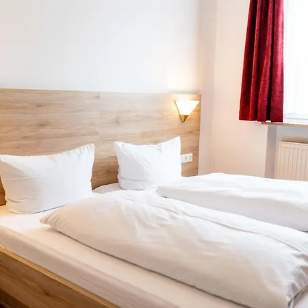 Bed & Breakfast Am Roemerplatz 3*
