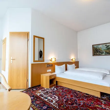 Bed & Breakfast Am Roemerplatz 3*