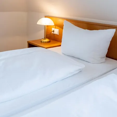 Bed & Breakfast Am Roemerplatz 3*