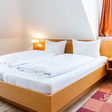 Bed & Breakfast Am Roemerplatz 3*