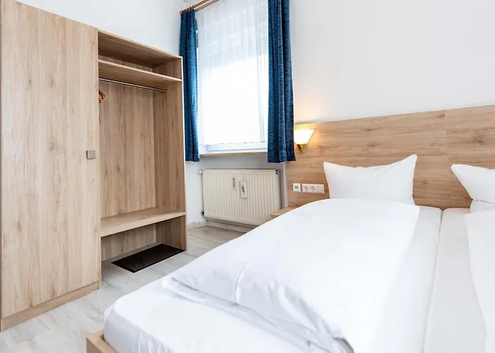 Am Roemerplatz Bed & Breakfast 4*