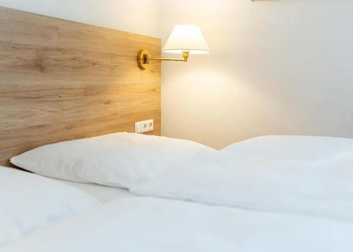 Bed & Breakfast Am Roemerplatz 4*