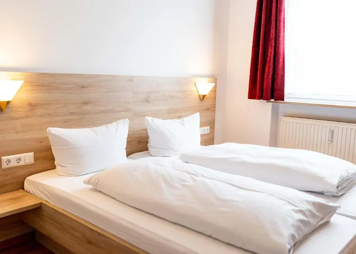 Bed & Breakfast Am Roemerplatz 4*