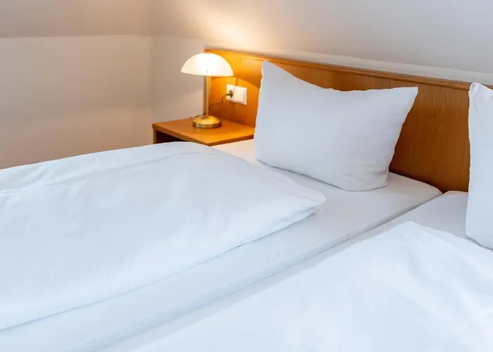 Bed & Breakfast Am Roemerplatz 4*